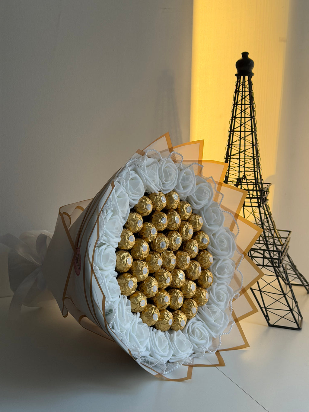 Bouquet fleurs blanches & ferrero